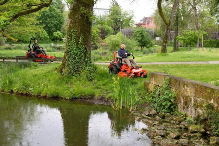 Ariens APEX 52R Zero Turn Mower 2 Ariens APEX 52R Zero Turn Mower