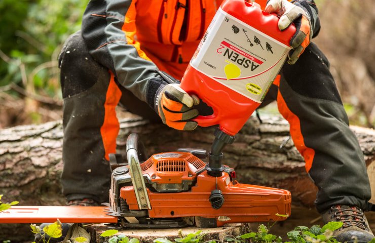Buxtons - Arborist Equipment & Garden Machinery Experts 178 AndyAspenShoot-10