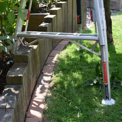 Henchman Fully Adjustable Tripod Ladder | UR-HMT