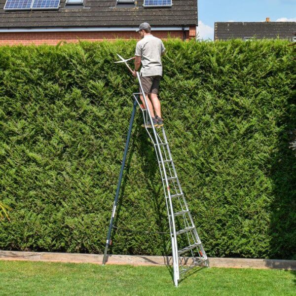 henchman_fully_adjustable_tripod_ladder-7
