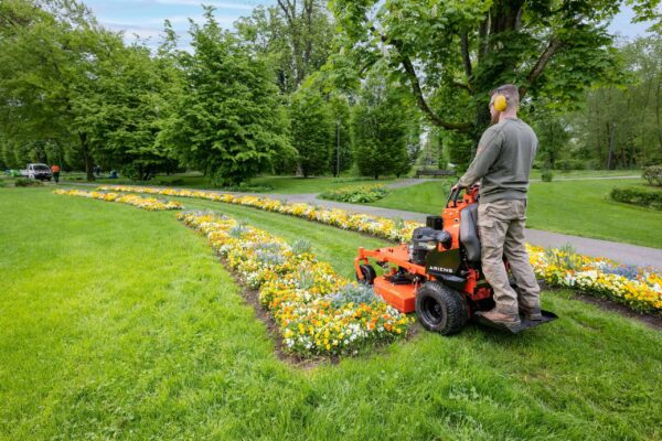 Ariens ARROW 32 Stand-On Mower2