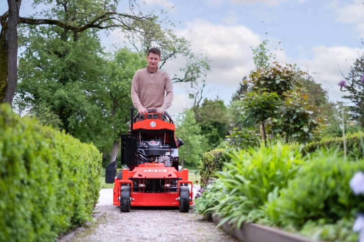 Ariens ARROW 32 Stand-On Mower 3 Ariens ARROW 32 Stand-On Mower