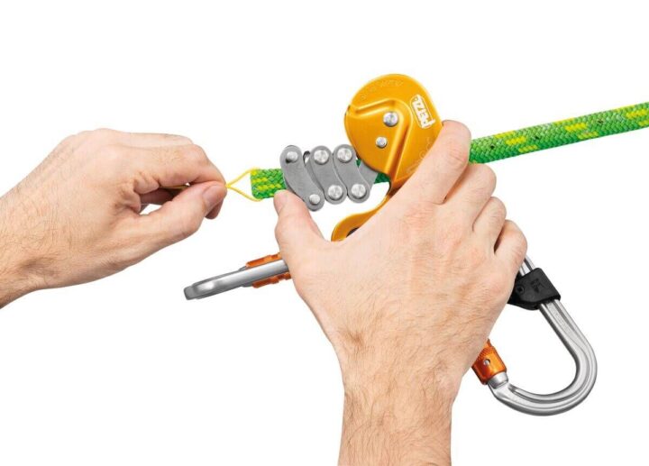 Petzl Flow 11.8mm Green Climbing Rope (Spliced Eye) 3 Petzl Flow 11.8mm Green Climbing Rope (Spliced Eye)