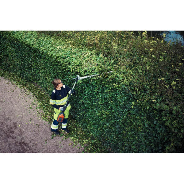 Husqvarna 525iHE3 Battery Long Reach Hedge Trimmer2